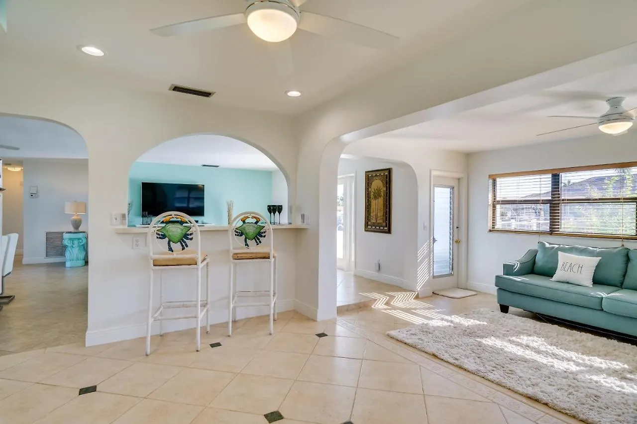 Holiday home Waterfront With Pool, Dock And Grill!