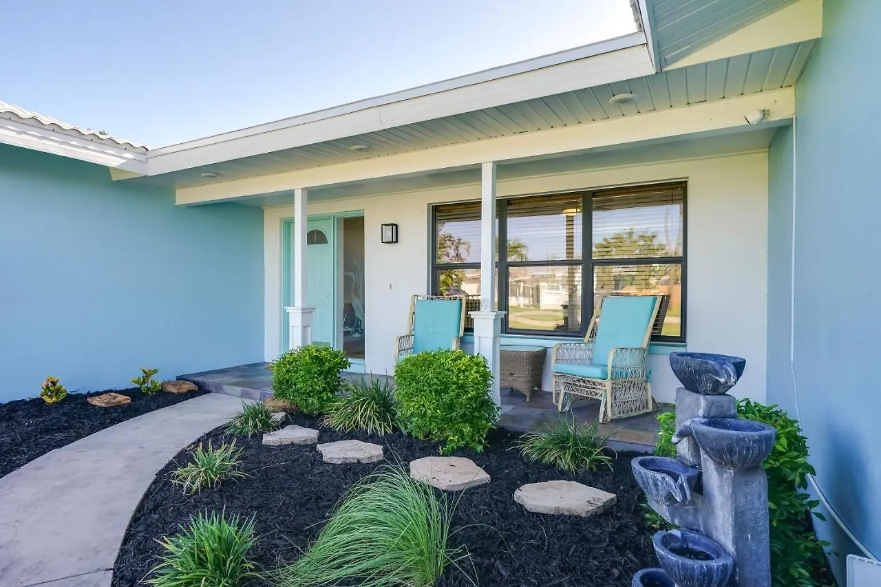 Holiday home Waterfront With Pool, Dock And Grill!
