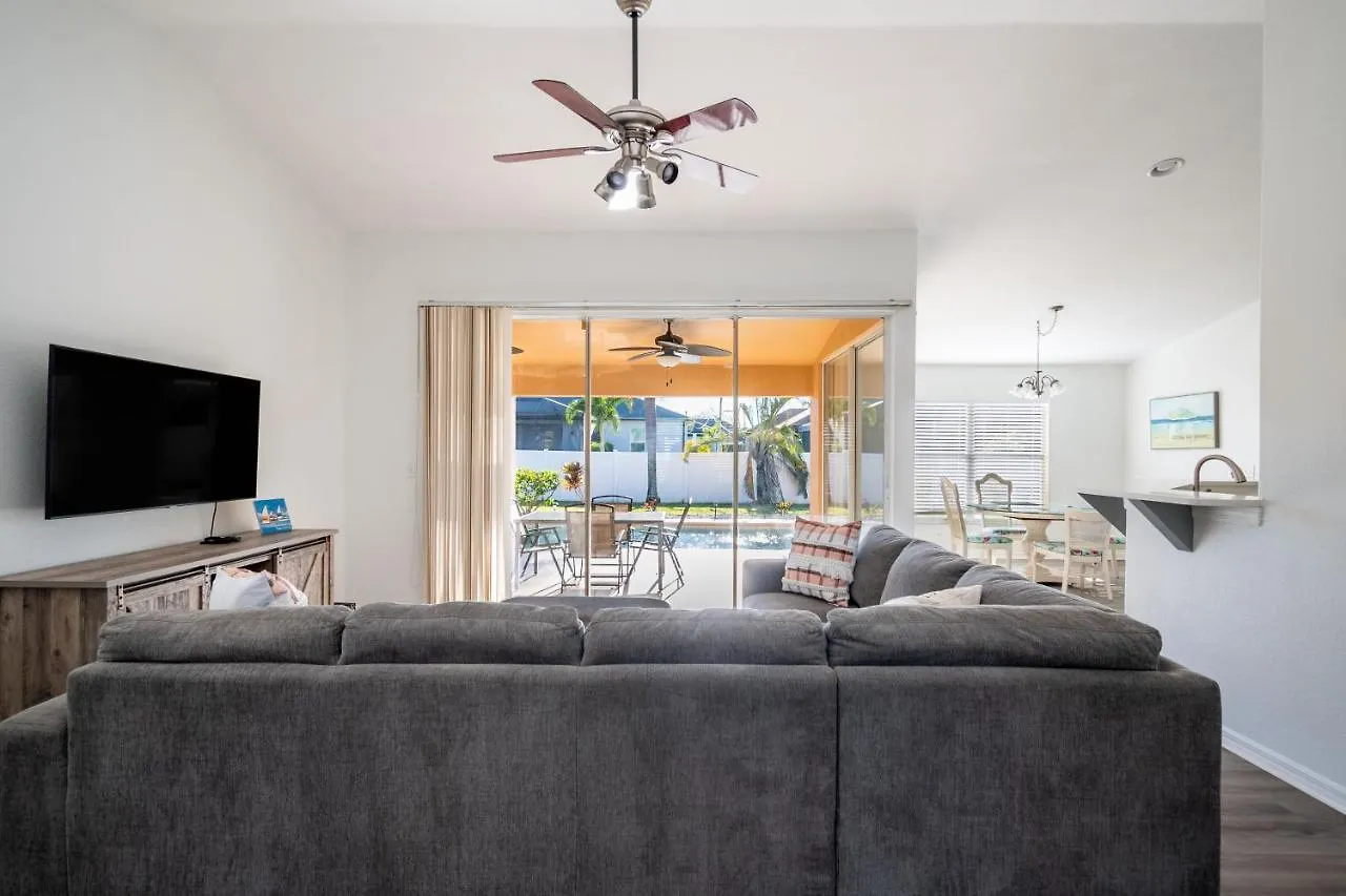 Serene 3-bedroom Haven Near Sanibel Beach! Holiday home Cape Coral