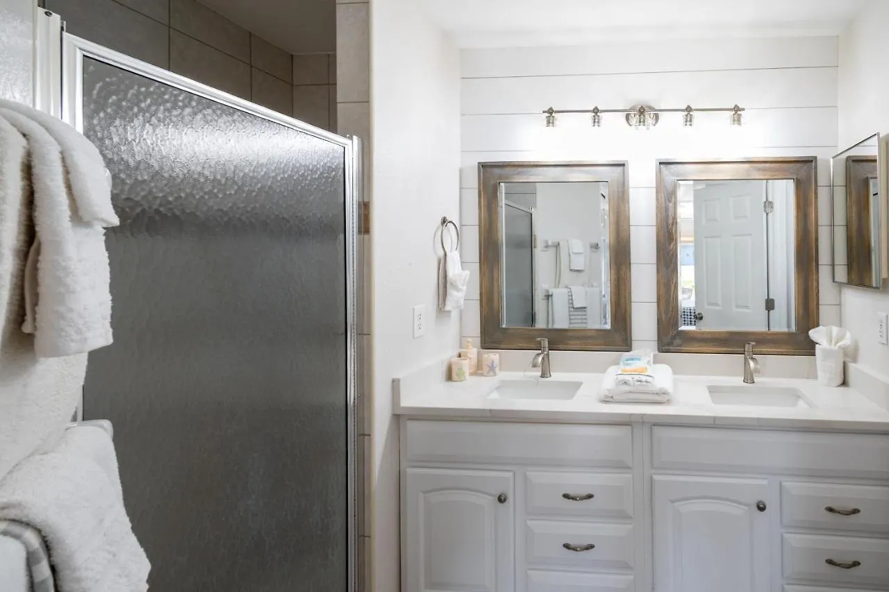 Serene 3-bedroom Haven Near Sanibel Beach! *