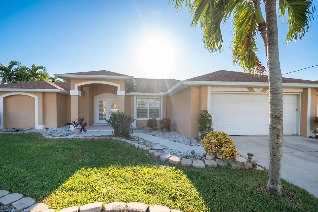 Holiday home Serene 3-bedroom Haven Near Sanibel Beach! Cape Coral