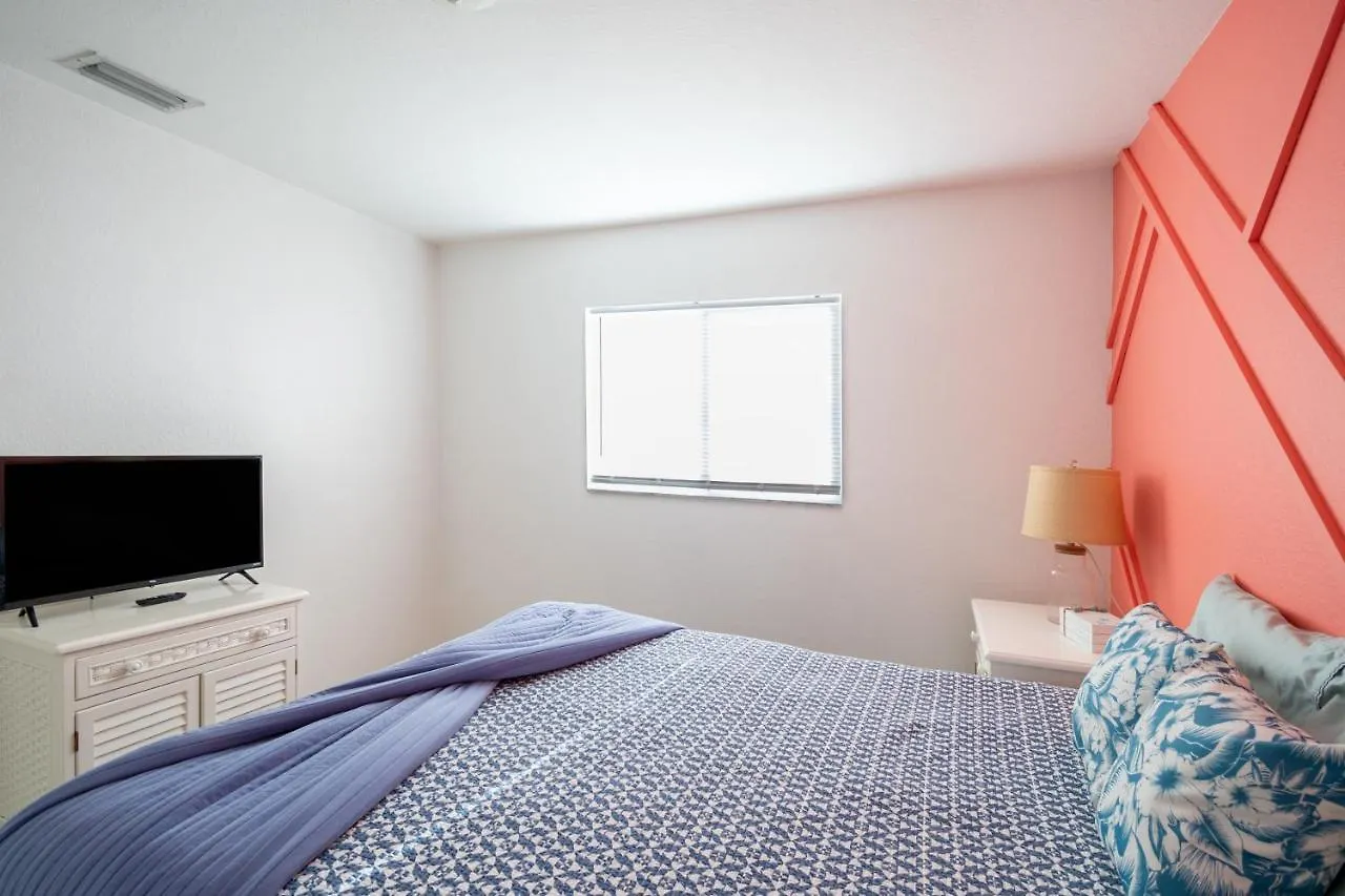 Serene 3-bedroom Haven Near Sanibel Beach! Holiday home *