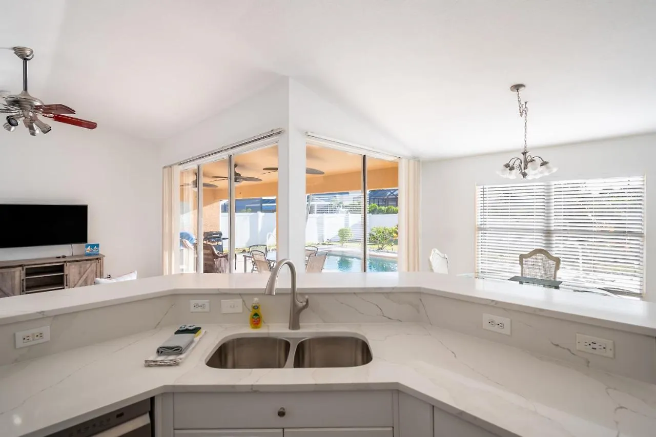 Holiday home Serene 3-bedroom Haven Near Sanibel Beach! Cape Coral
