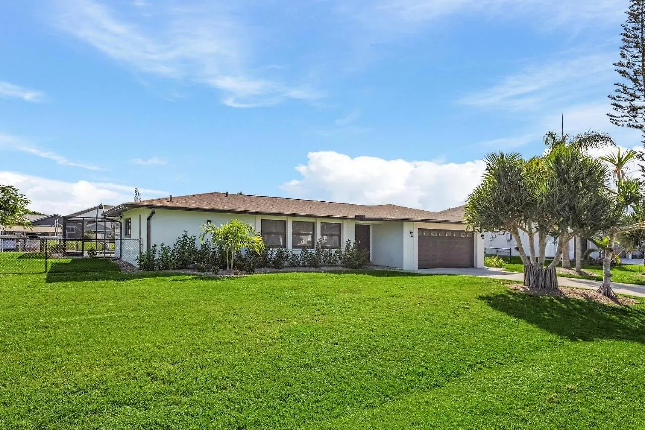 Direct Sailboat Access & Southern Exposure Heated Pool - Coconut Hideaway - Roelens * Cape Coral