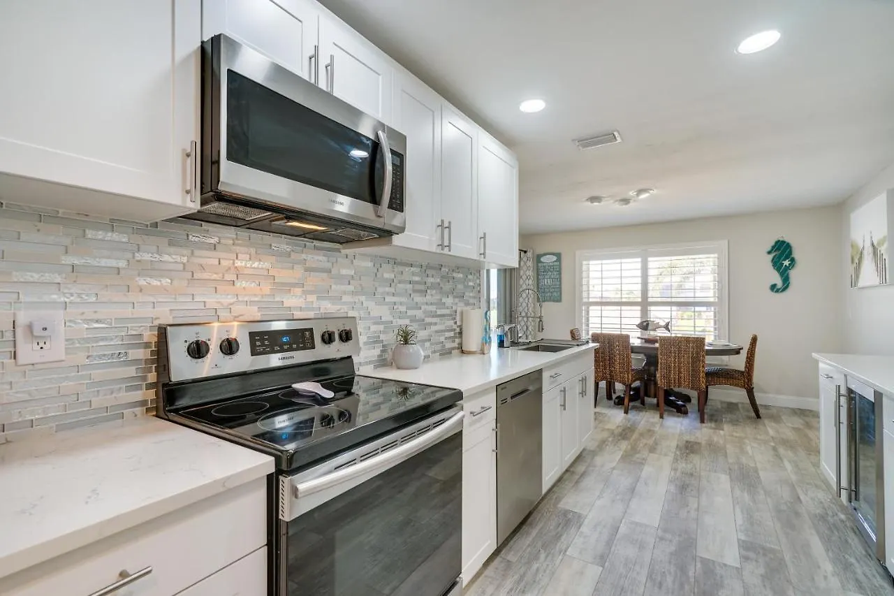 Remodeled Hot Tub And Pool! Cape Coral