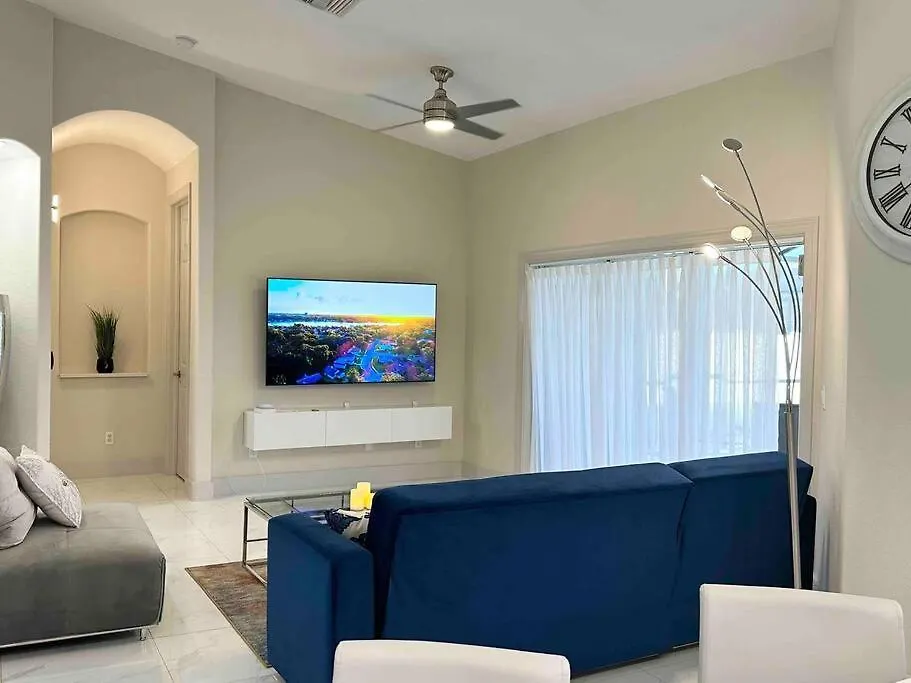 Tranquil & Inviting! 4br, 2.5ba Heated Pool Home! Holiday home