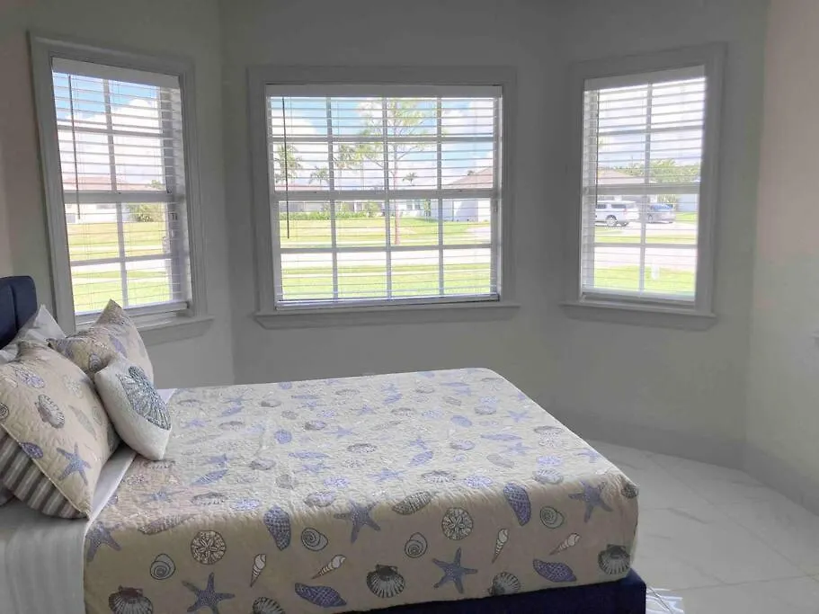 Holiday home Tranquil & Inviting! 4br, 2.5ba Heated Pool Home! *