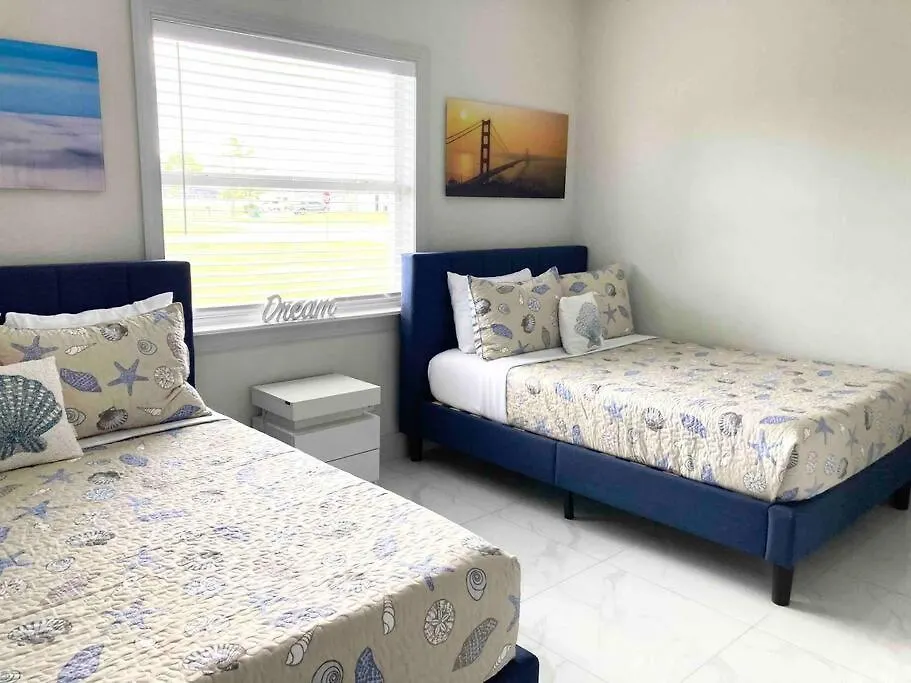 Tranquil & Inviting! 4br, 2.5ba Heated Pool Home! * Cape Coral
