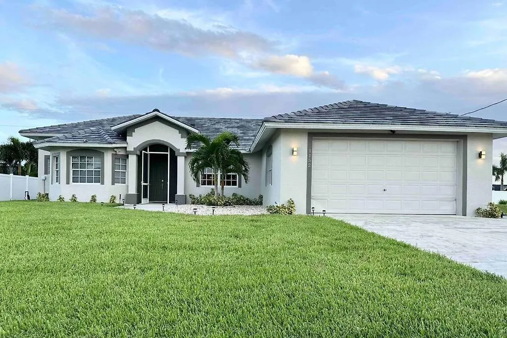 Tranquil & Inviting! 4br, 2.5ba Heated Pool Home! *