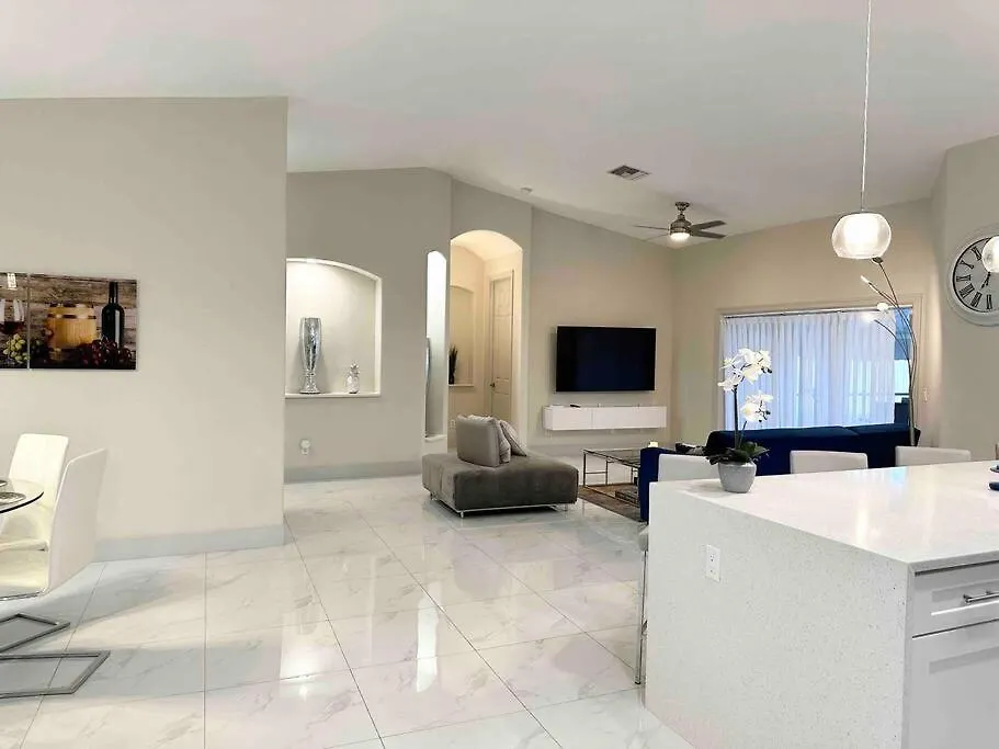 Tranquil & Inviting! 4br, 2.5ba Heated Pool Home! Holiday home *