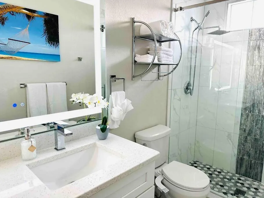 Tranquil & Inviting! 4br, 2.5ba Heated Pool Home! Holiday home Cape Coral