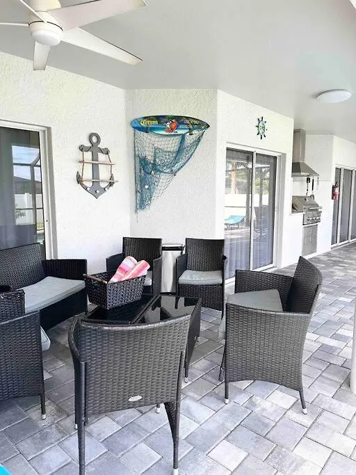 Tranquil & Inviting! 4br, 2.5ba Heated Pool Home! * Cape Coral