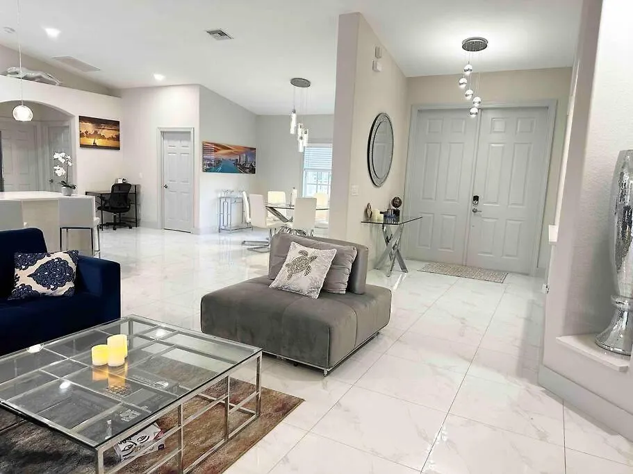 Tranquil & Inviting! 4br, 2.5ba Heated Pool Home! *
