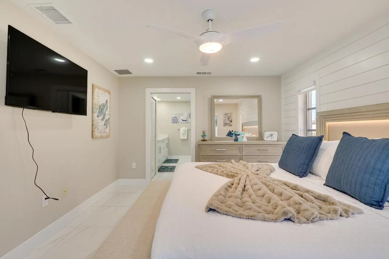 Waterfront With Private Pool!