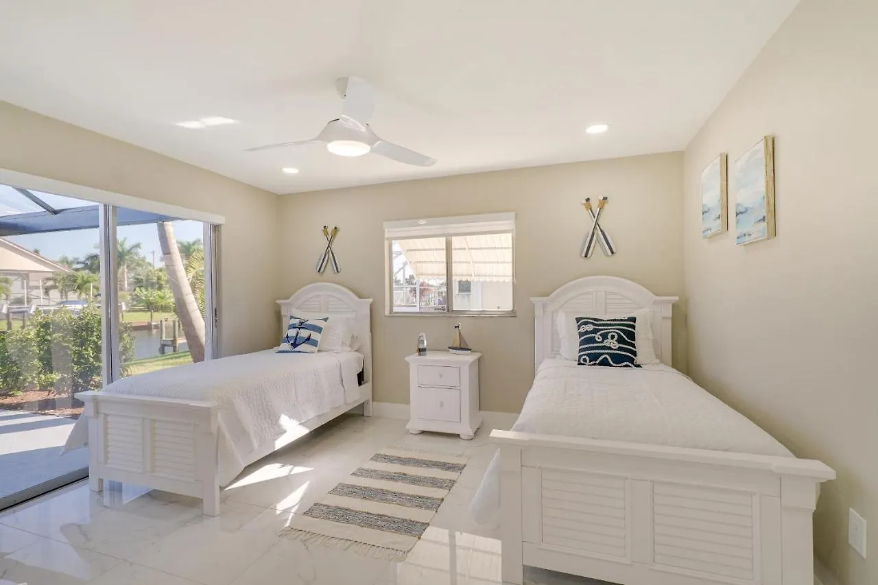 Waterfront With Private Pool! Cape Coral