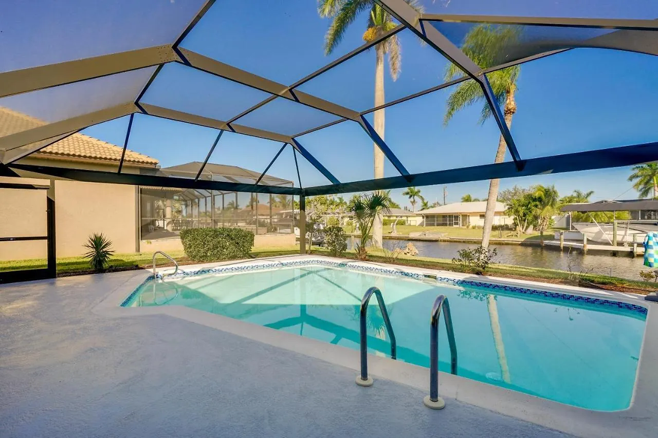 Holiday home Waterfront With Private Pool!