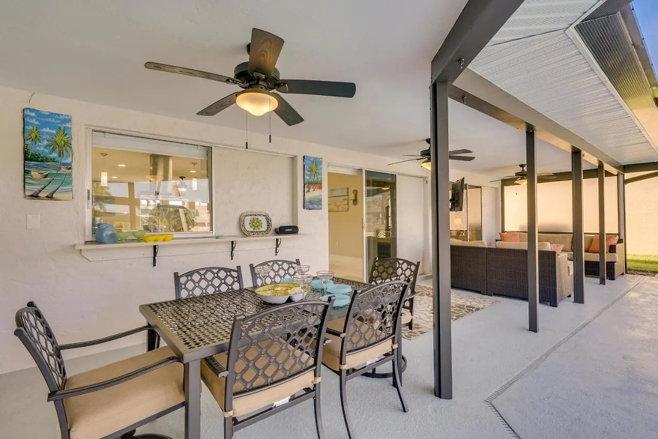Waterfront With Private Pool! * Cape Coral