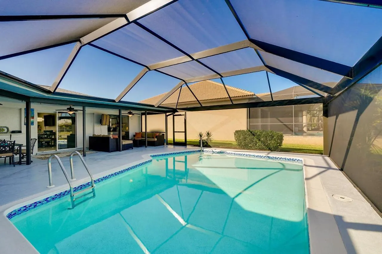 Waterfront With Private Pool! Cape Coral