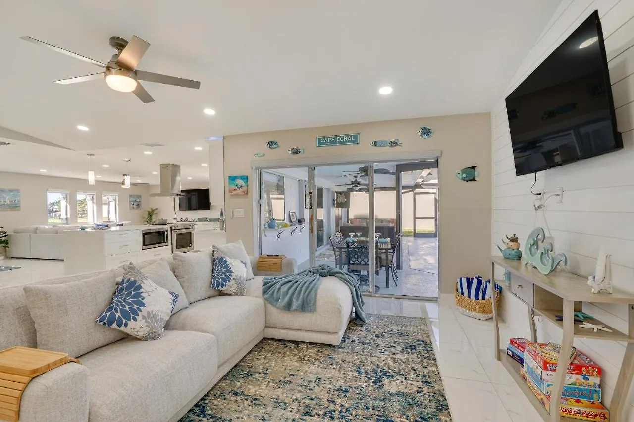 Waterfront With Private Pool! Cape Coral