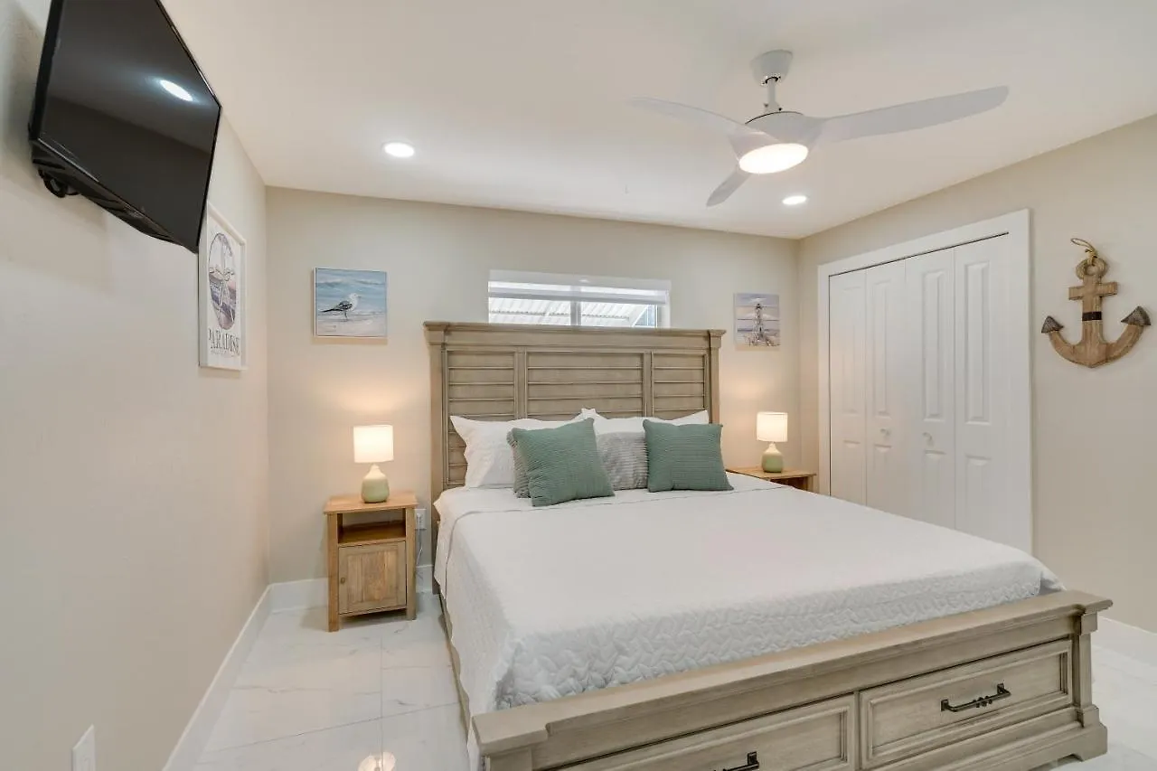 Waterfront With Private Pool! Cape Coral