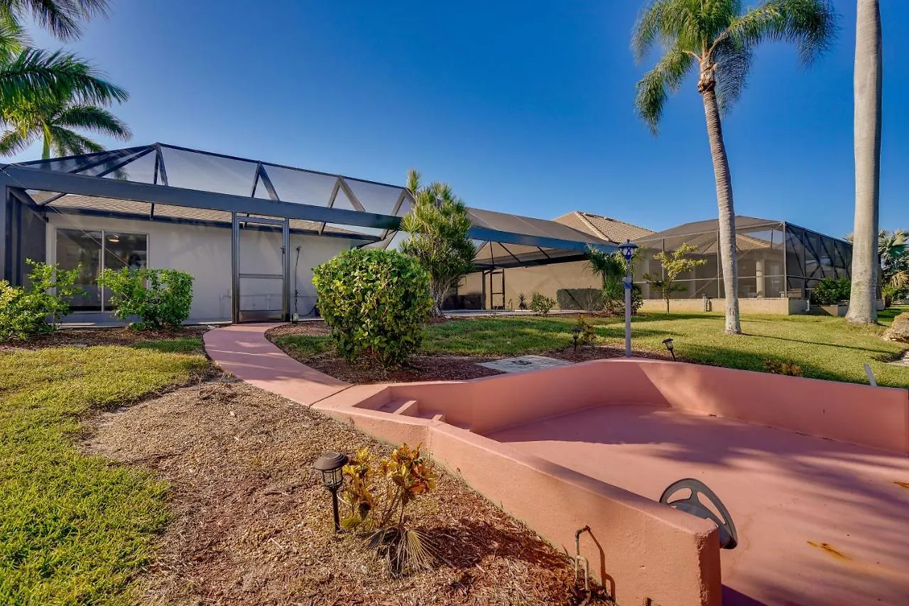 Holiday home Waterfront With Private Pool! Cape Coral
