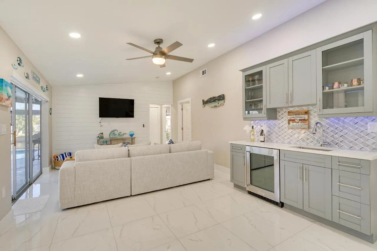 Waterfront With Private Pool! Cape Coral