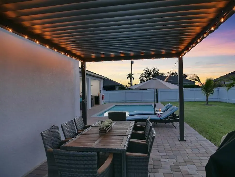 Casa Sevilla, Heated Pool, Sleeps 9, 4b3b * Cape Coral