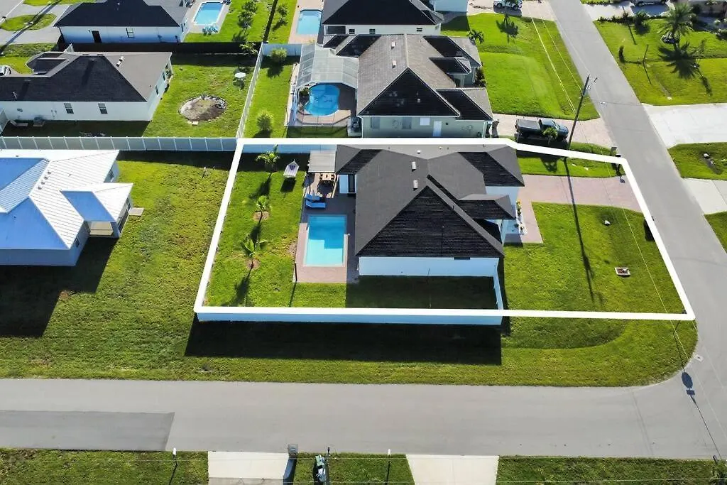 Casa Sevilla, Heated Pool, Sleeps 9, 4b3b Cape Coral