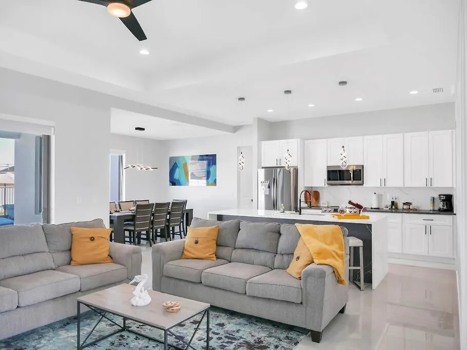 Casa Sevilla, Heated Pool, Sleeps 9, 4b3b Cape Coral