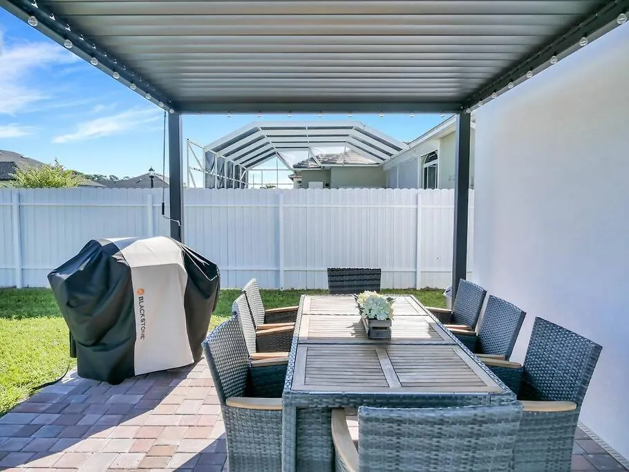 Holiday home Casa Sevilla, Heated Pool, Sleeps 9, 4b3b Cape Coral