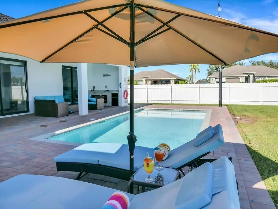 Holiday home Casa Sevilla, Heated Pool, Sleeps 9, 4b3b *