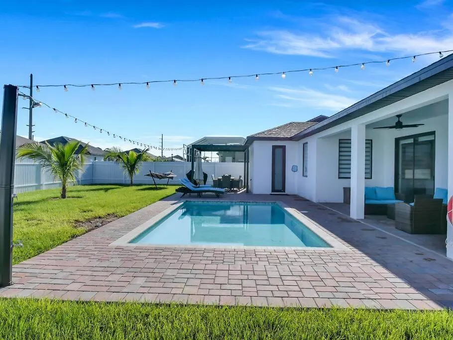Casa Sevilla, Heated Pool, Sleeps 9, 4b3b Cape Coral