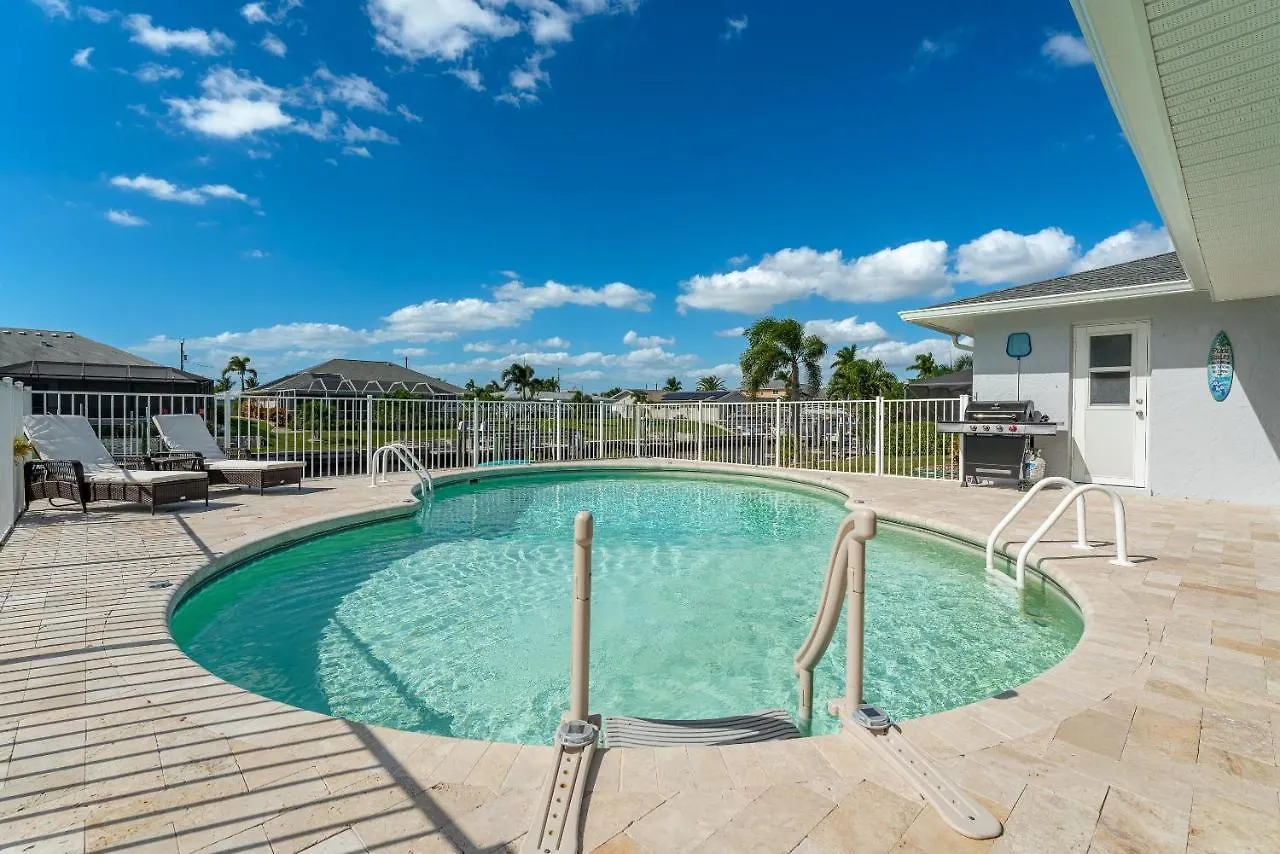 Gulf Access, Kayaks, Bikes, Ping-pong & Pool - Palaco Palazzo - Roelens Vacations * Cape Coral