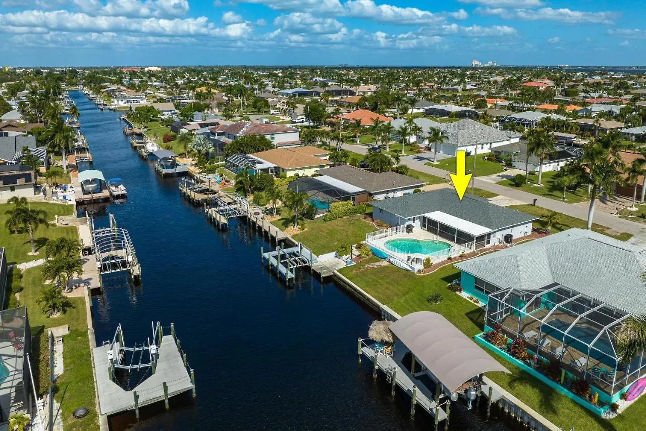 Gulf Access, Kayaks, Bikes, Ping-pong & Pool - Palaco Palazzo - Roelens Vacations Holiday home Cape Coral