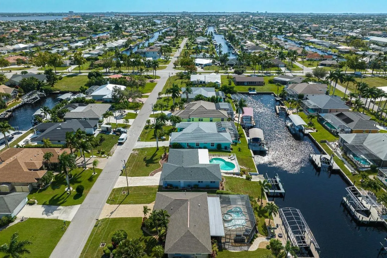 Holiday home Gulf Access, Kayaks, Bikes, Ping-pong & Pool - Palaco Palazzo - Roelens Vacations Cape Coral
