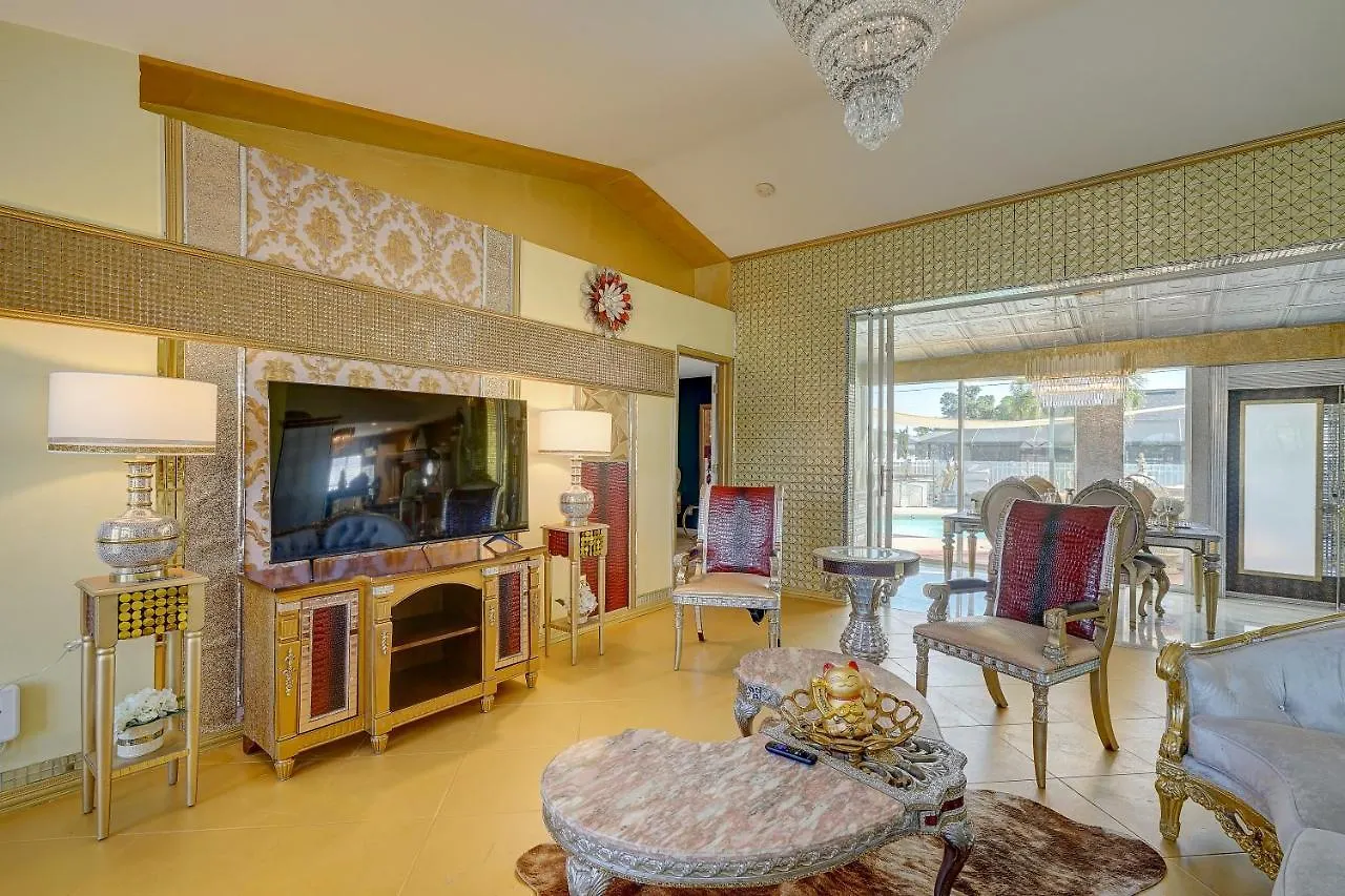Villa Ultra-luxury Golden In Cape Cape Coral