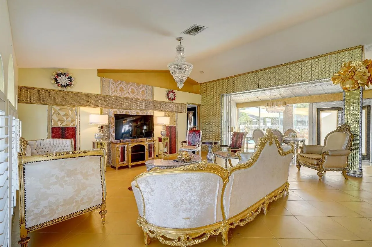 Villa Ultra-luxury Golden In Cape