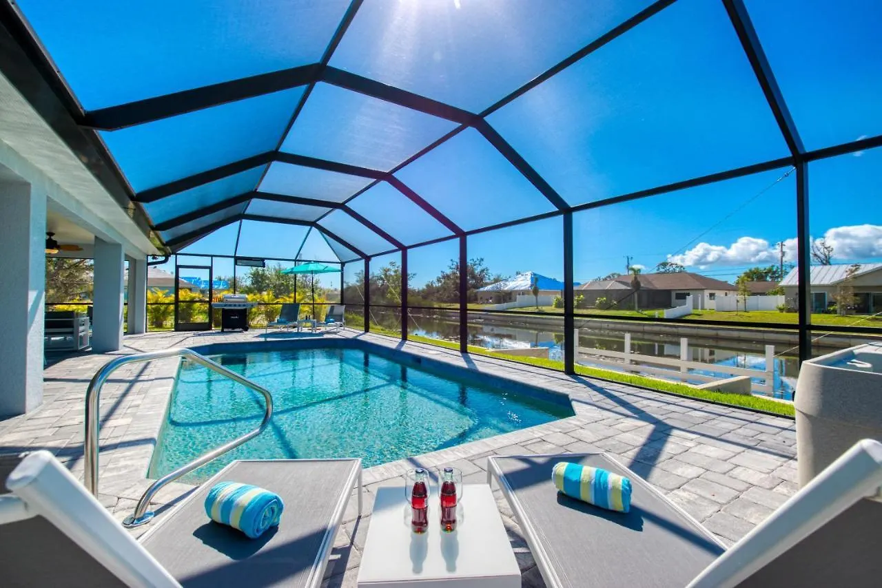 Villa Apollo - 3,5 Beds - 2,5 Baths - 8 Guests - Waterview & Pool/spa - Incl. 10% Off Boat *