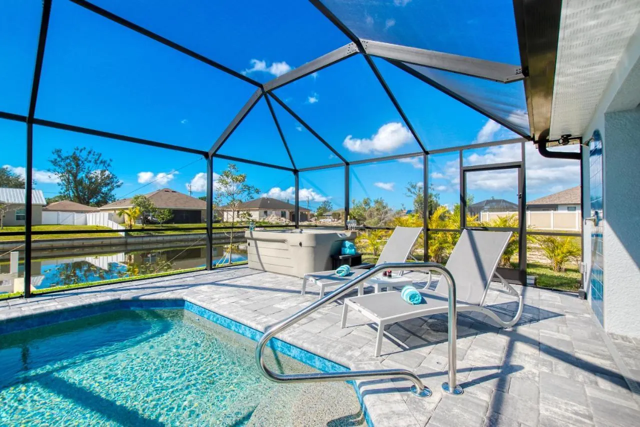 Villa Apollo - 3,5 Beds - 2,5 Baths - 8 Guests - Waterview & Pool/spa - Incl. 10% Off Boat Cape Coral