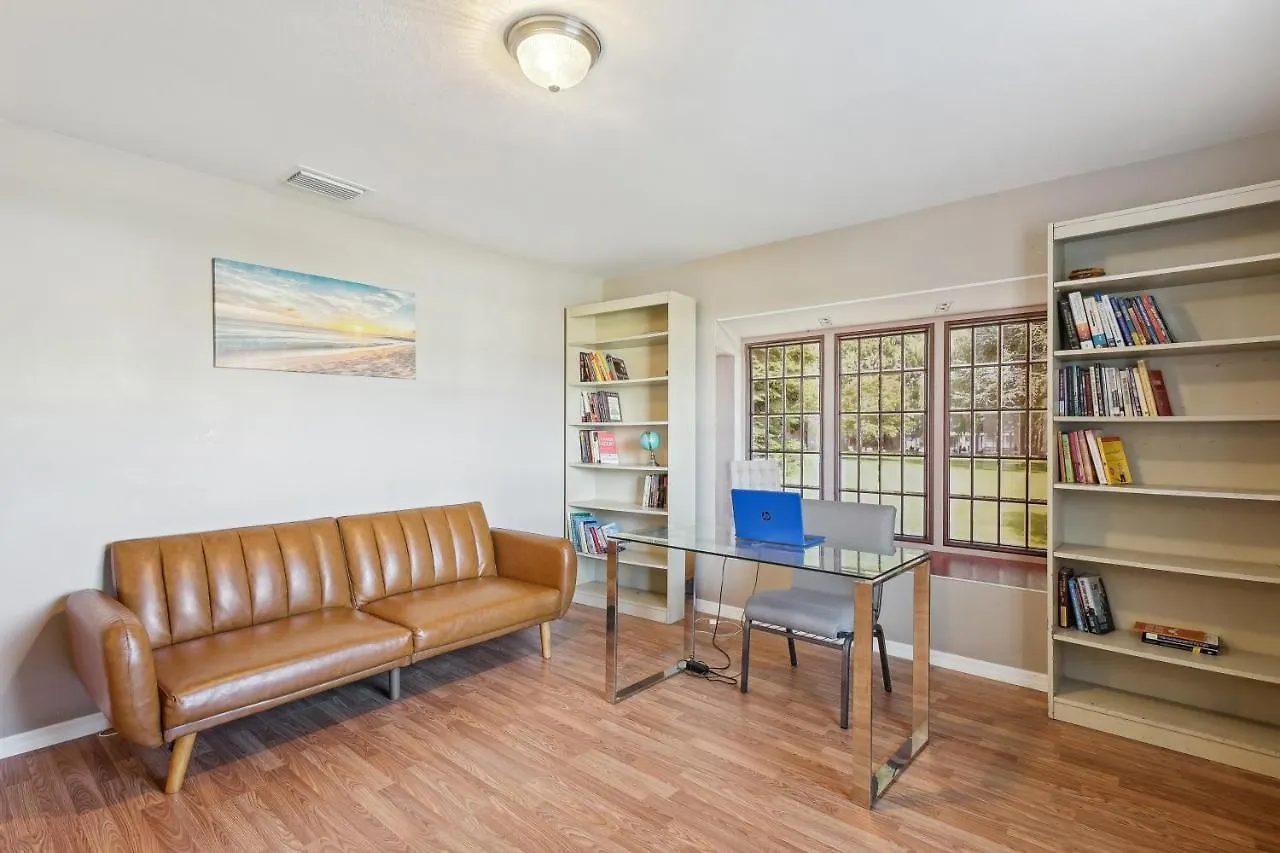 Holiday home Pet-friendly Retreat With Screened Porch! *