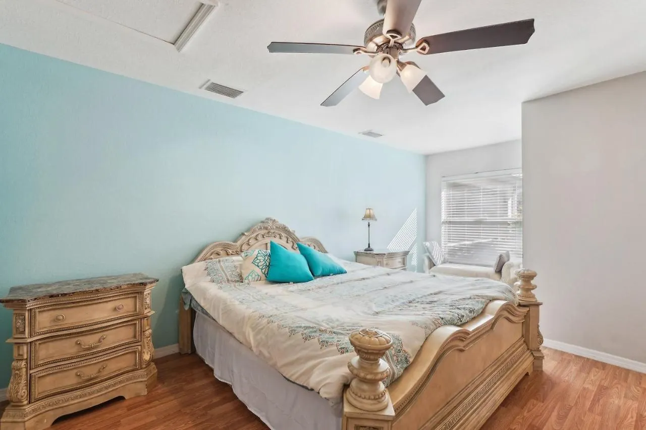 Pet-friendly Retreat With Screened Porch! Holiday home Cape Coral