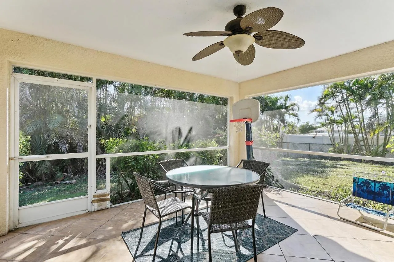 Holiday home Pet-friendly Retreat With Screened Porch!