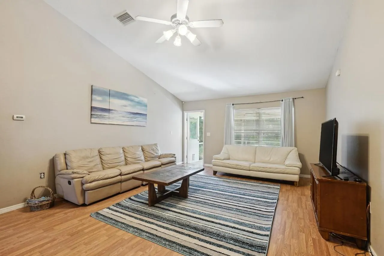 Pet-friendly Retreat With Screened Porch! Holiday home