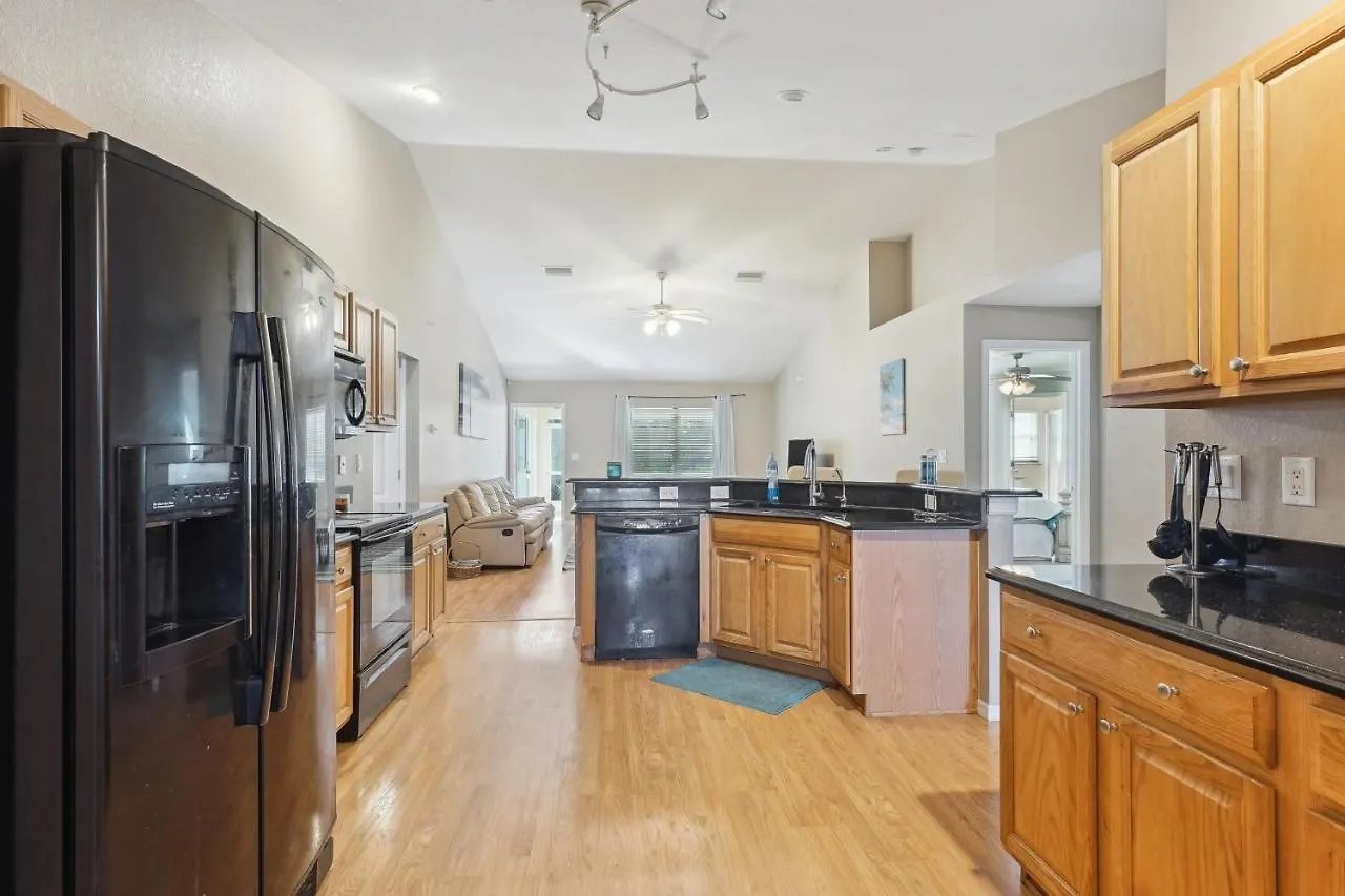Holiday home Pet-friendly Retreat With Screened Porch! *