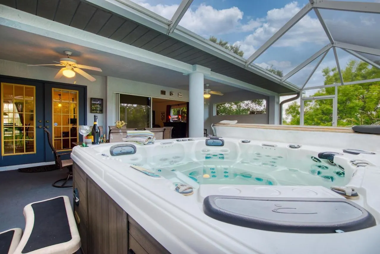 Golfers Dream - 3 Beds - 2 Baths - 6 Guests - Golf Course & Spa - Incl. 10% Off Boat Villa Cape Coral