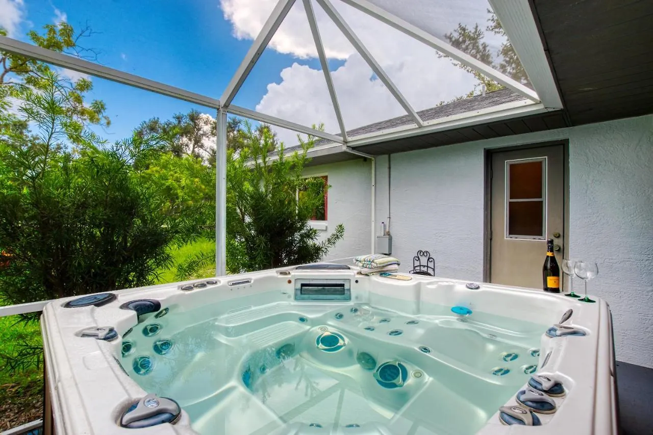 Golfers Dream - 3 Beds - 2 Baths - 6 Guests - Golf Course & Spa - Incl. 10% Off Boat Villa Cape Coral