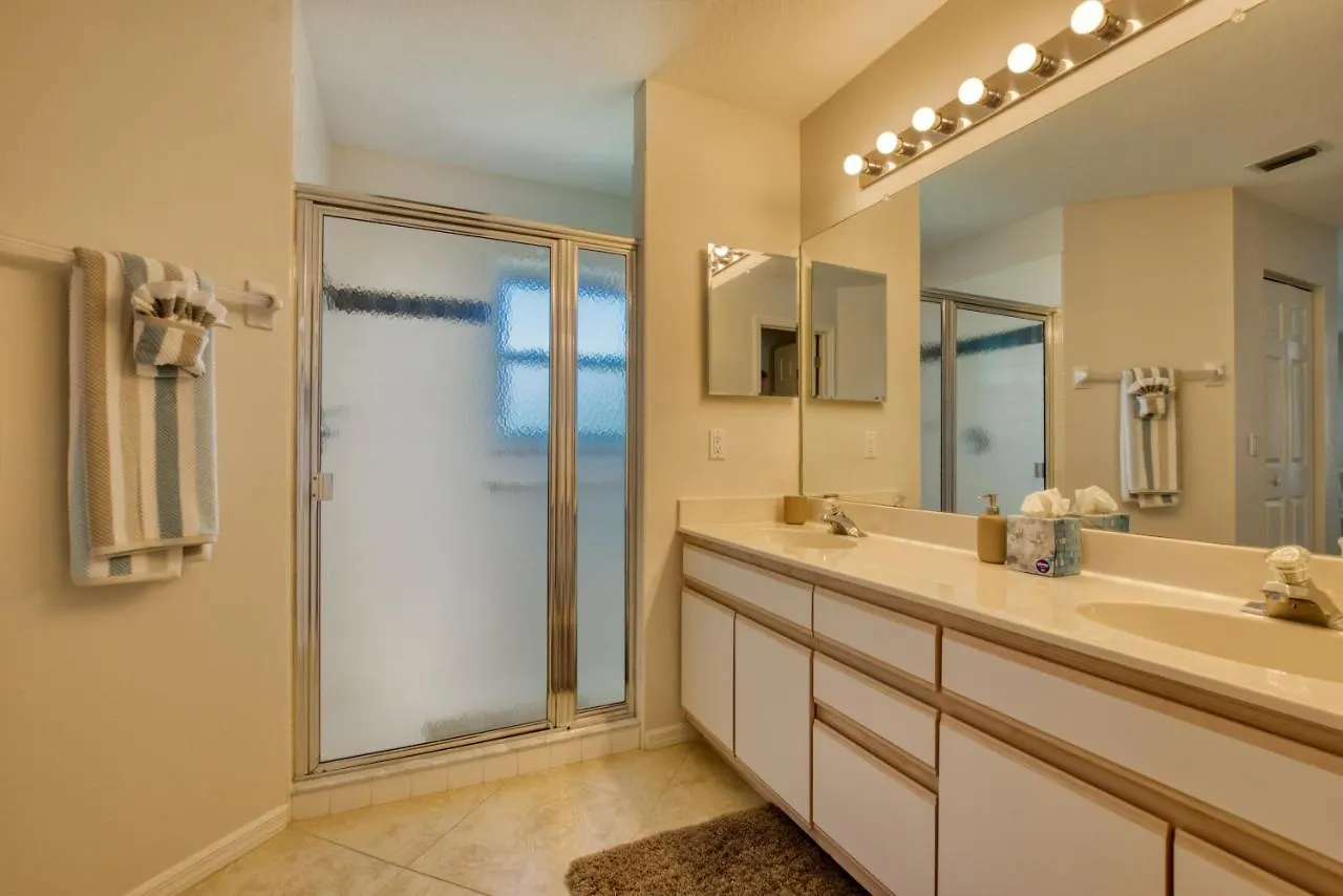 Palm Tree - 2 Beds - 2 Baths - 4 Guests - Pool - Incl. 10% Off Boat * Cape Coral