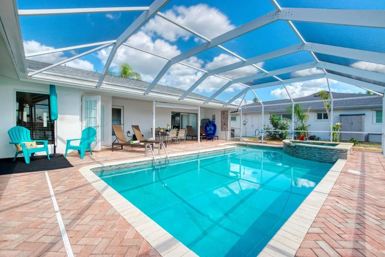 Villa Mikado - 3 Beds - 3 Baths - 6 Guests - Gulf Access & Pool/spa - Boat Cape Coral