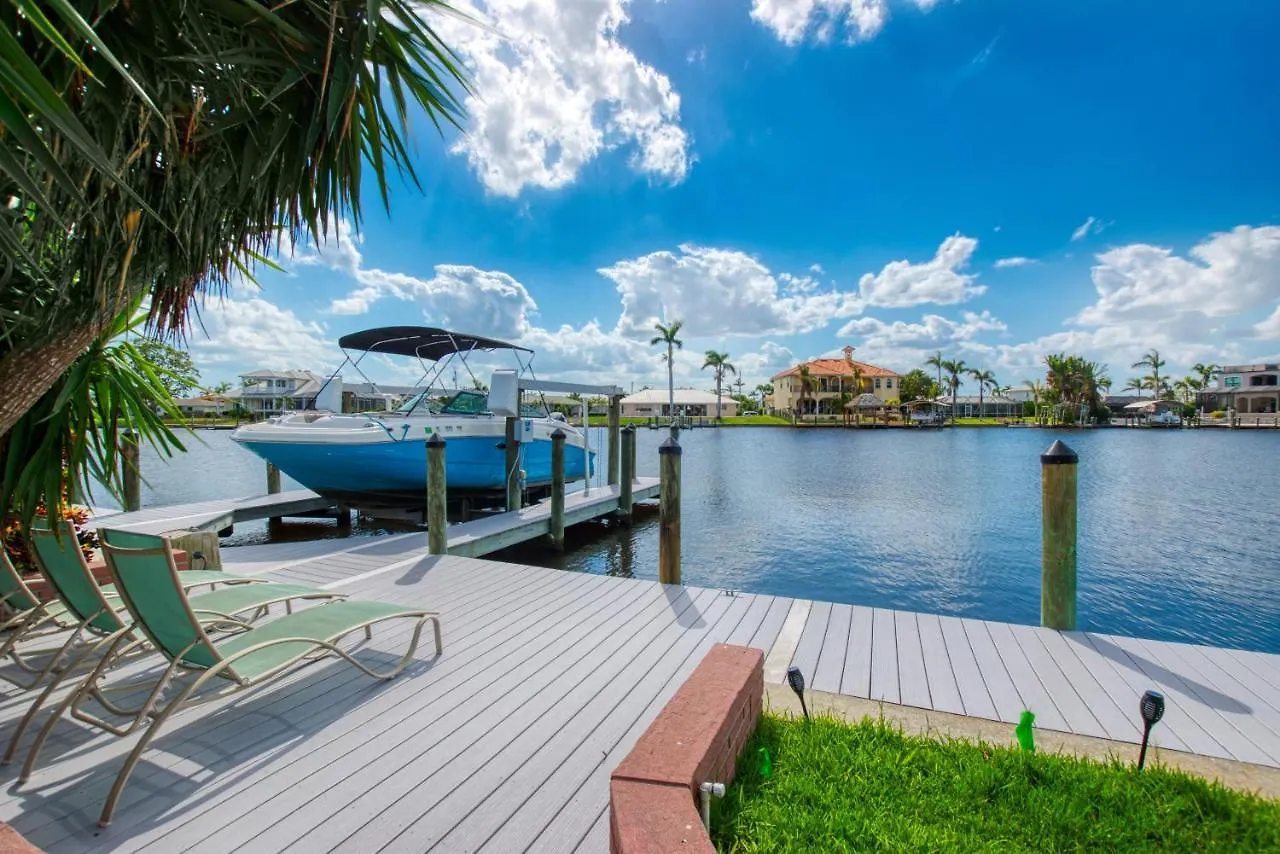 Villa Mikado - 3 Beds - 3 Baths - 6 Guests - Gulf Access & Pool/spa - Boat Cape Coral