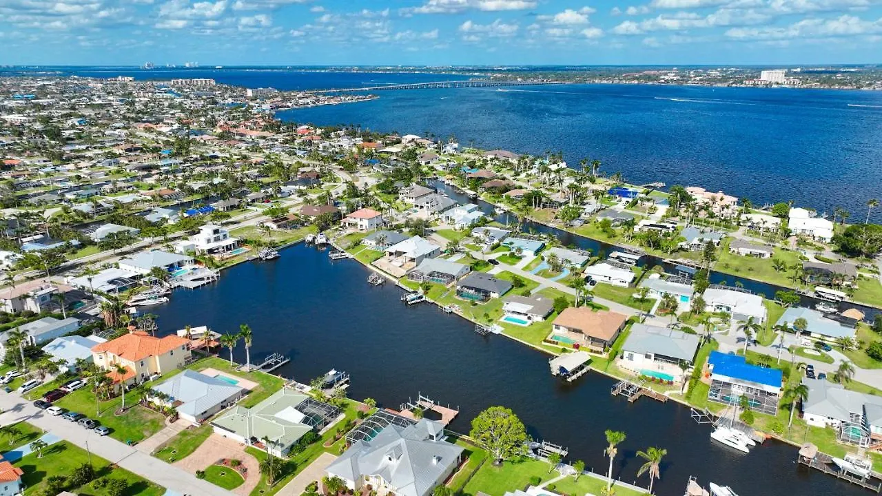 Mikado - 3 Beds - 3 Baths - 6 Guests - Gulf Access & Pool/spa - Boat * Cape Coral